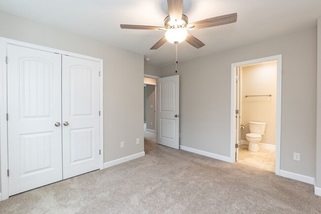 Building Photo - Three Bedroom Home!