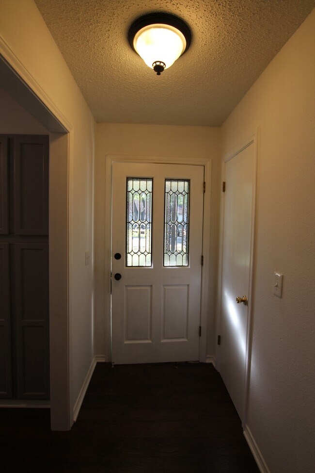 Building Photo - Coming Soon: Stunning 2 bedroom, 2 bath home in Whitehouse ISD!