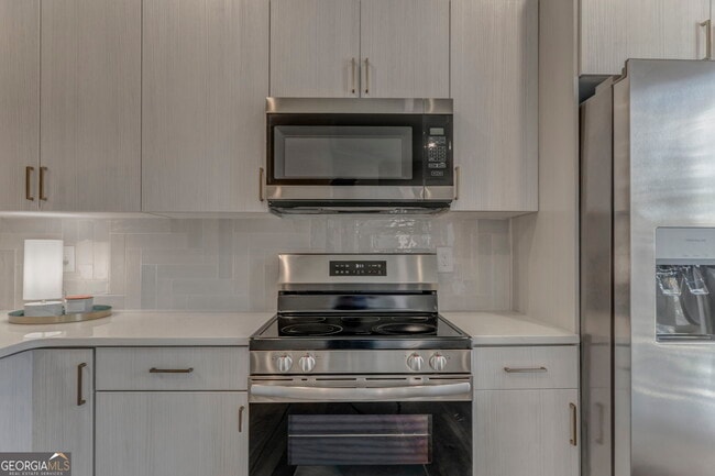 Building Photo - 77 Chateau Dr SE