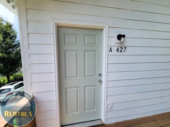 Building Photo - 427 Sugarloaf Rd