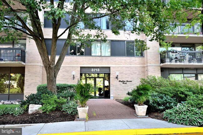 Building Photo - 3713 S George Mason Dr