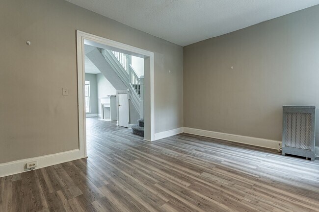 Building Photo - Charming 3-Bedroom with High Ceilings & Modern Updates