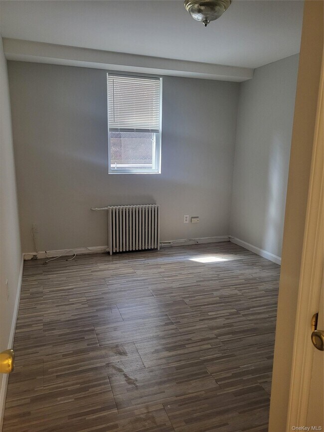 Building Photo - 28 Primrose Ave