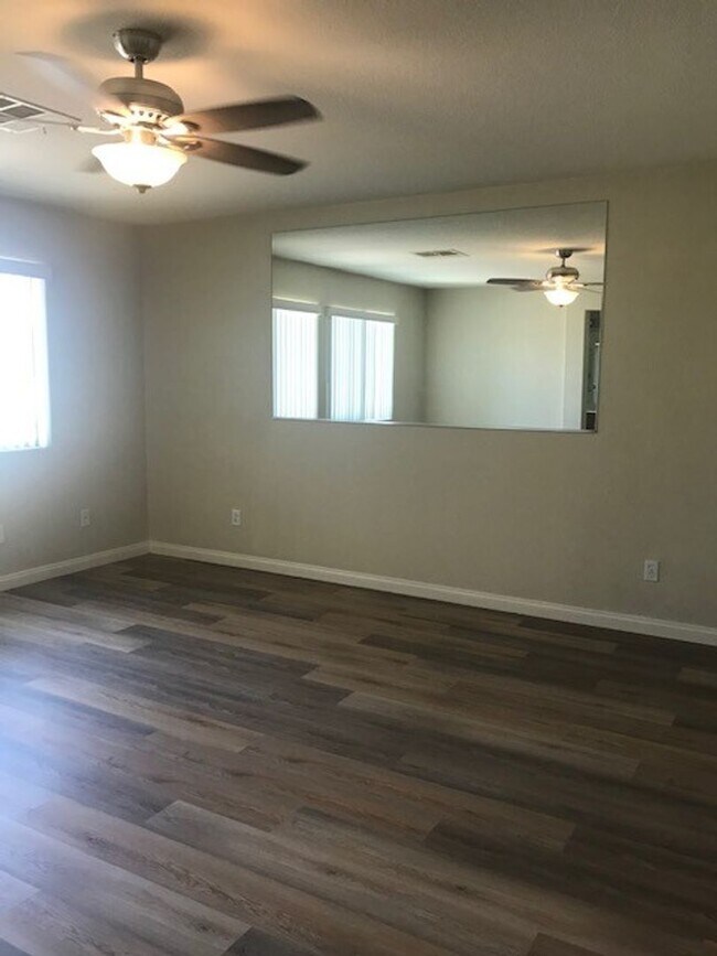 Building Photo - GATED COMMUNITY- FULLY REMODELED!