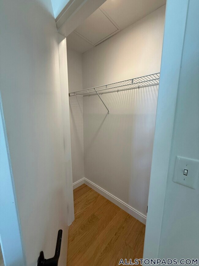 Building Photo - 83 Gardner St