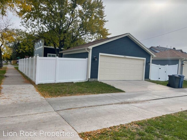 Building Photo - 4 br, 3.5 bath House - 5053 Girard Ave. N.