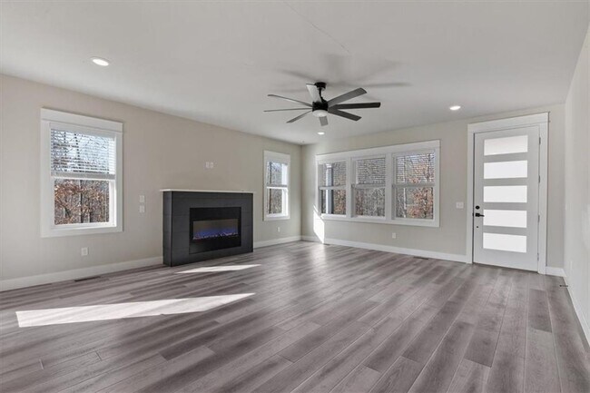 Building Photo - 3 Pickering Dr