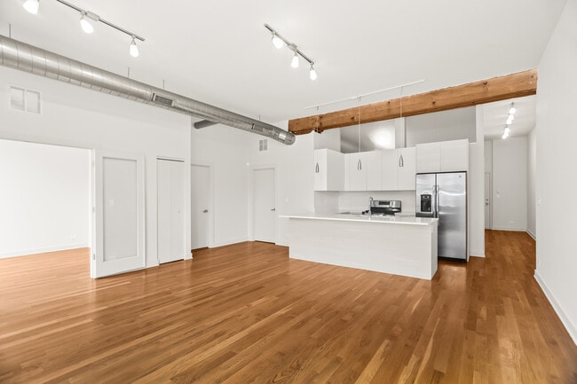 Building Photo - 1755 N Damen Ave