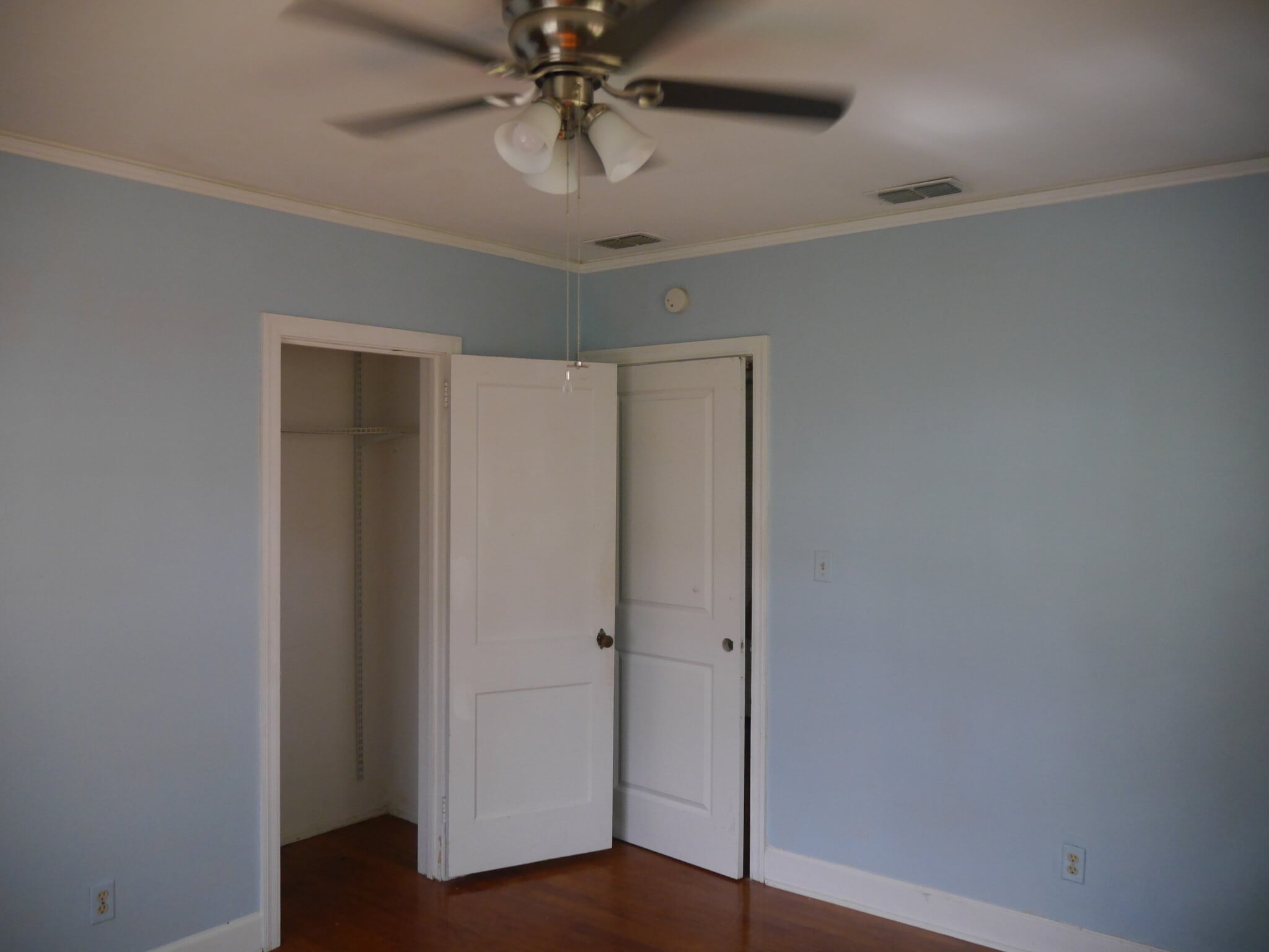 Large Bdrm #1 - Soft Blue - 2270 Larchmont Rd
