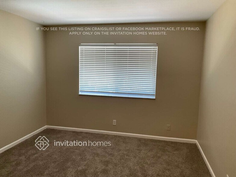 Building Photo - 2817 S Evergreen Cir