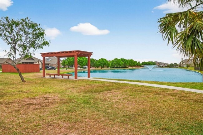 Building Photo - 8121 Cattlemen Dr