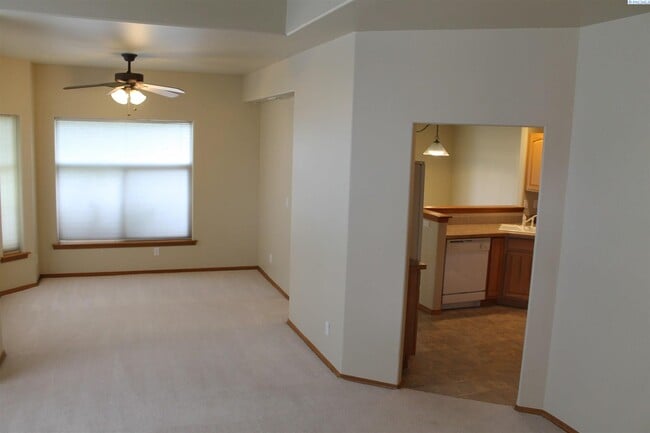 Building Photo - 431 Columbia Point Dr