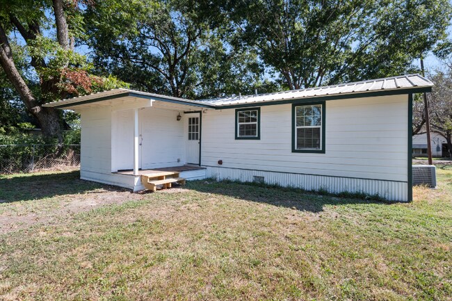 Building Photo - 502 Milam Ave