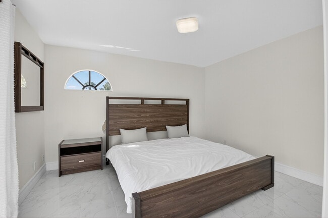 Building Photo - 4310 Village Dr