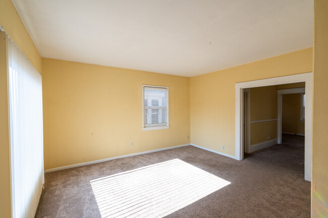 Building Photo - 906 W Colorado Ave