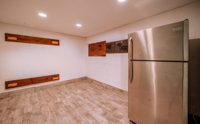 Building Photo - Spacious 5-Bedroom End-Unit Townhome in Reston with 3 Finished Levels, Renovated Kitchen & Fenced...