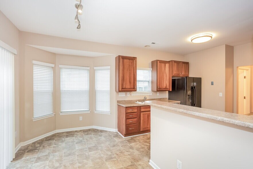 Building Photo - 6625 Courtland St