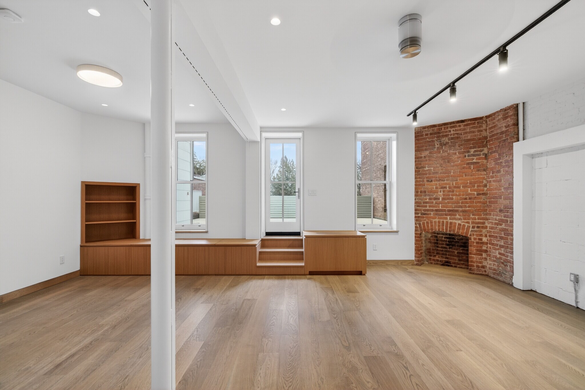 Building Photo - 316 Wall St