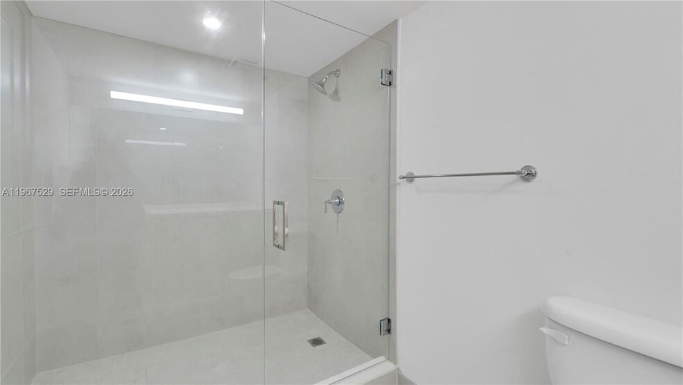 Building Photo - 555 NE 34th St