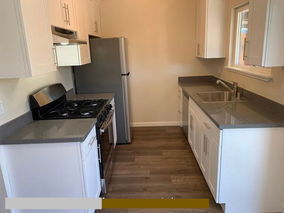 Building Photo - 822 Lincoln Ave