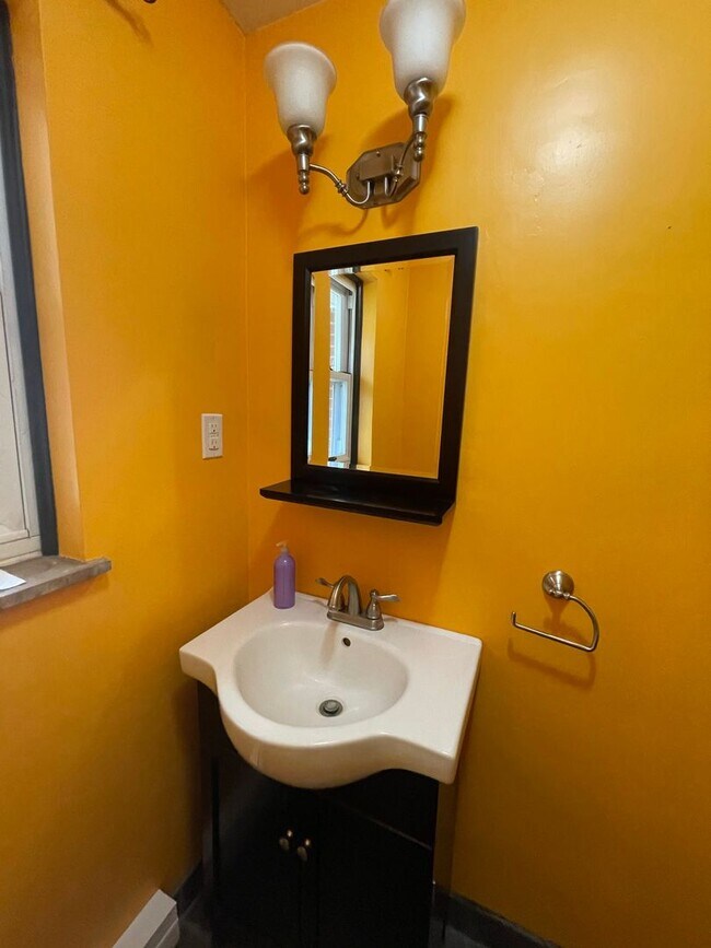 Building Photo - Beautiful 4 Bedroom, 2.5 Bathroom, 3000sq.ft Ranch! Pet Friendly!