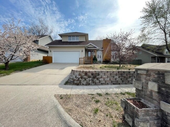 Primary Photo - 4 Bedroom Home in SE Springfield!