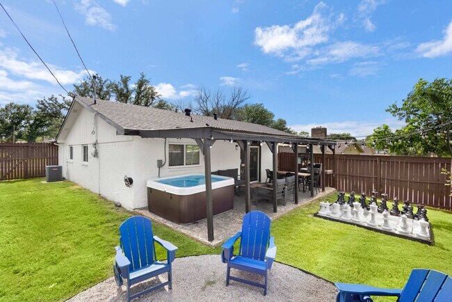 Building Photo - 3410 Country Club Dr
