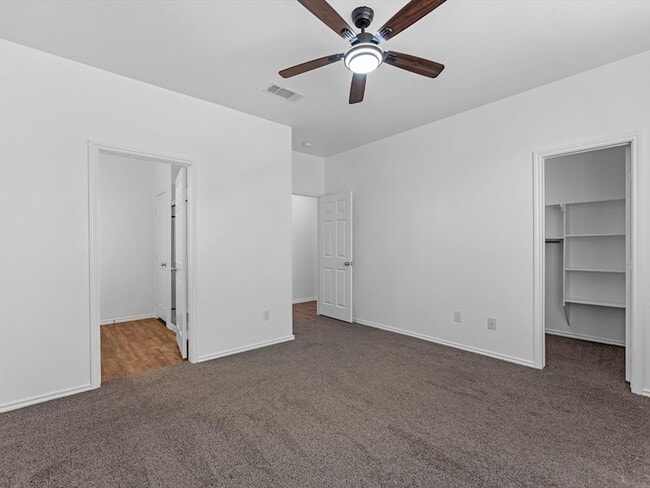 Building Photo - 2627 Summer Ln