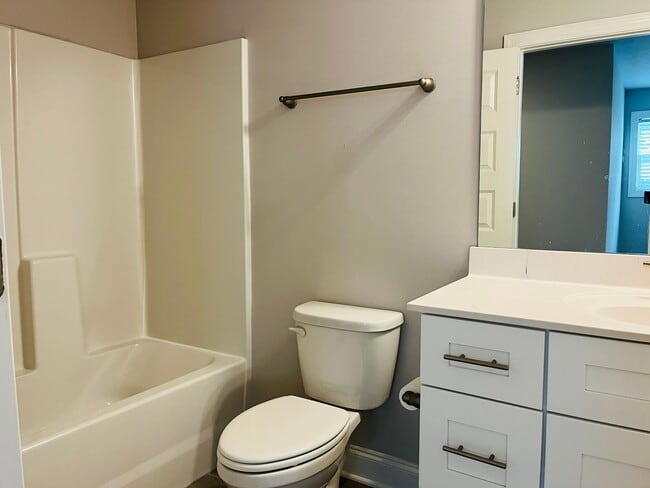 Building Photo - ***MOVE IN SPECIAL*** Wow! Perfect 4 bedro...