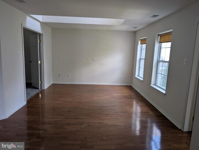 Building Photo - 204 River Birch Cir