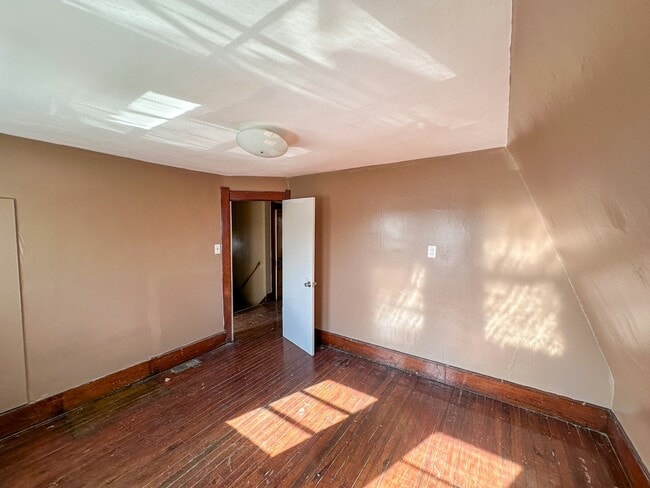 Building Photo - 14812 Westropp Ave
