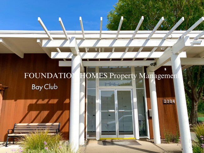 Building Photo - Penthouse Living on the Water, Mill Valley's Best-Kept Secret - Pool- Tennis - FOUNDATION