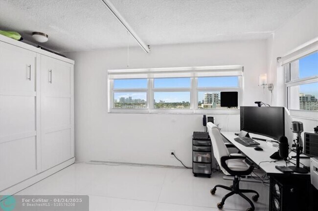 Building Photo - 3003 Terramar St