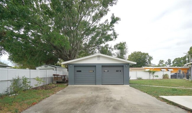 Building Photo - 4202 W Wisconsin Ave