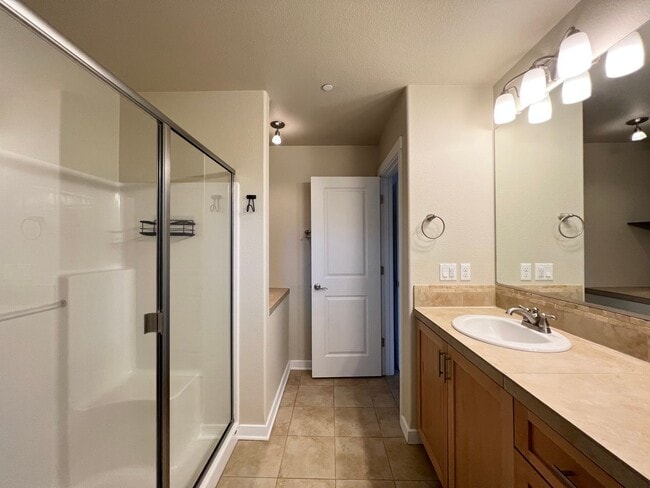 Building Photo - Beautiful 4 Bed, 2.5 Bath Home with Two Car Garage!