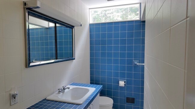 Building Photo - 14 Overlook Dr