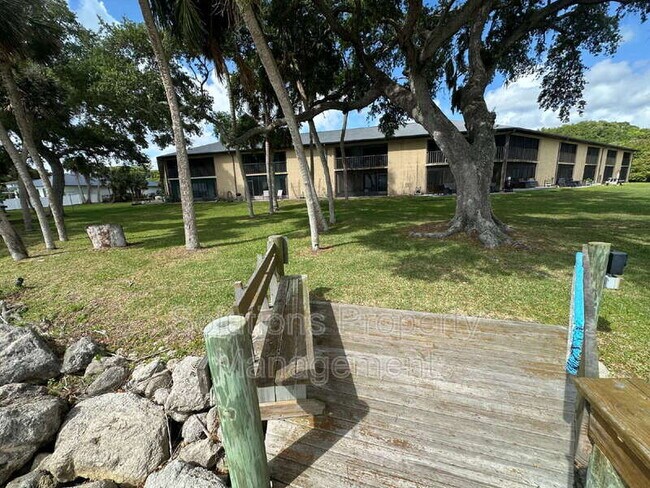 Building Photo - 100 Canebreakers Dr