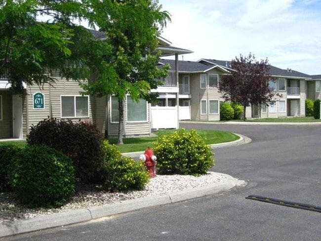 Building Photo - 617 Saratoga Dr