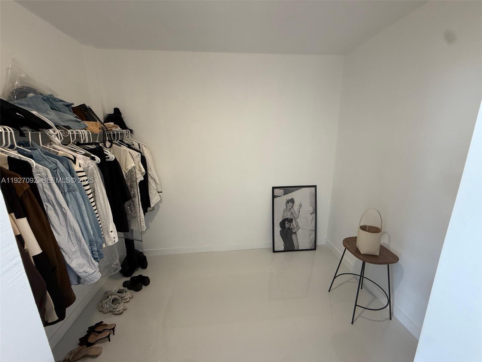 Building Photo - 9381 E Bay Harbor Dr