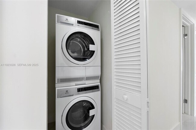 Building Photo - 780 NE 69th St