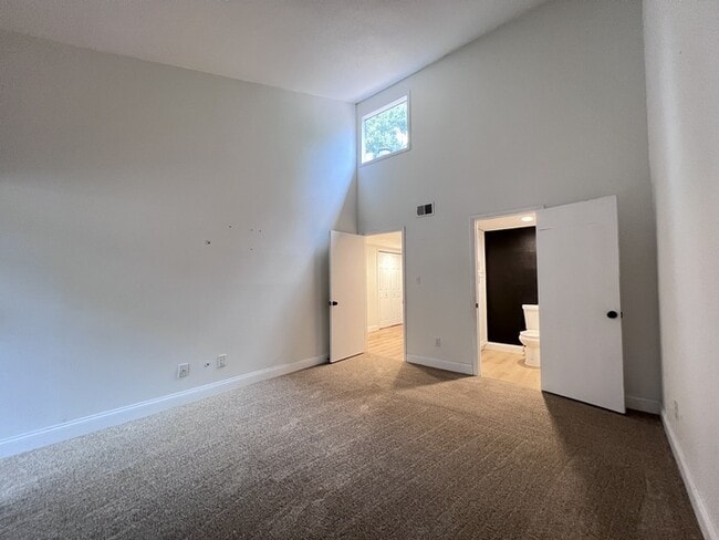 Building Photo - Desirable Sodo District, this spacious 2 b...