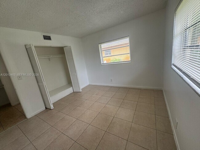 Building Photo - 1480 NW 19th Ct