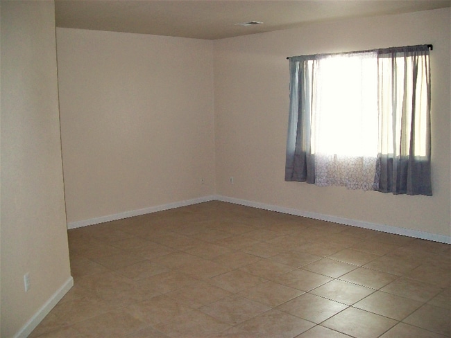 Building Photo - 4448 Lake Mead Dr