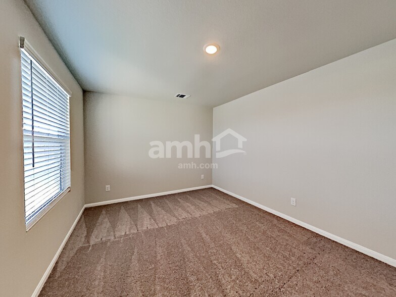 Building Photo - 2712 Iberia Ct