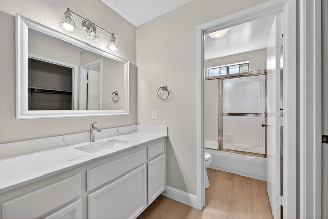 Building Photo - Newly Renovated 3/2.5 bath End-Unit Townhome with Vaulted Ceilings – Minutes to I-680 & Downtown!