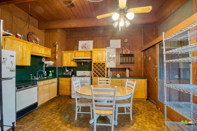 Building Photo - 508 N Avenue 66