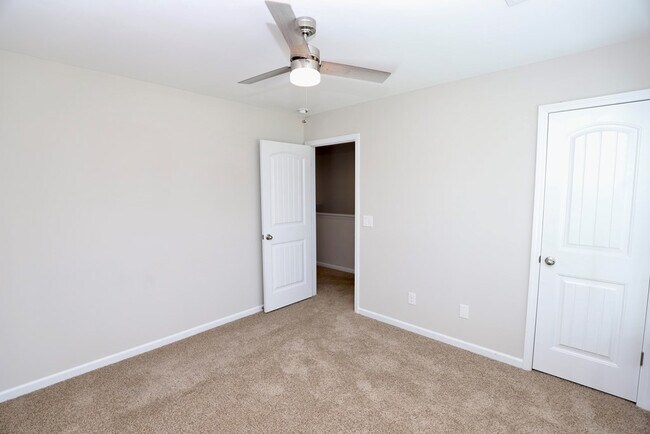 Building Photo - 3680 Moseley Dr