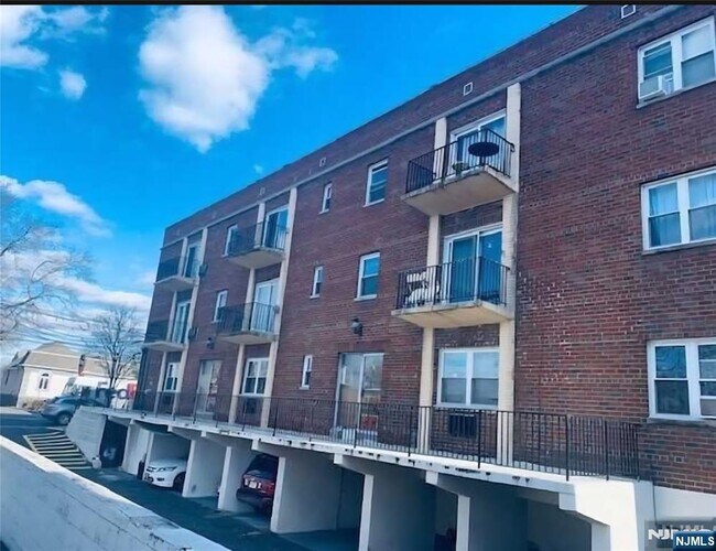 Building Photo - 68 E Main St