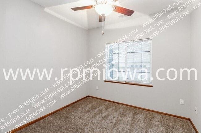 Building Photo - 1632 NW Prairie Lakes Dr