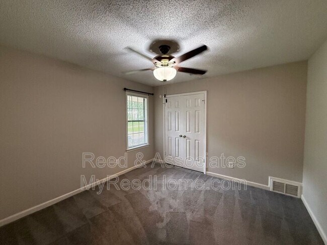 Building Photo - 3040 Delvan Cove